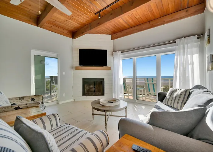 Beachfront & Ocean Views Balcony Sleeps 8
