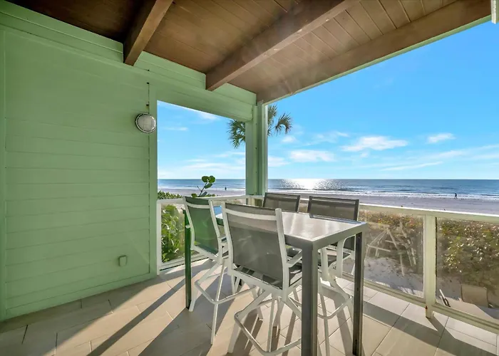 Beachfront & Ocean Views Balcony Sleeps 8 Ferienhaus