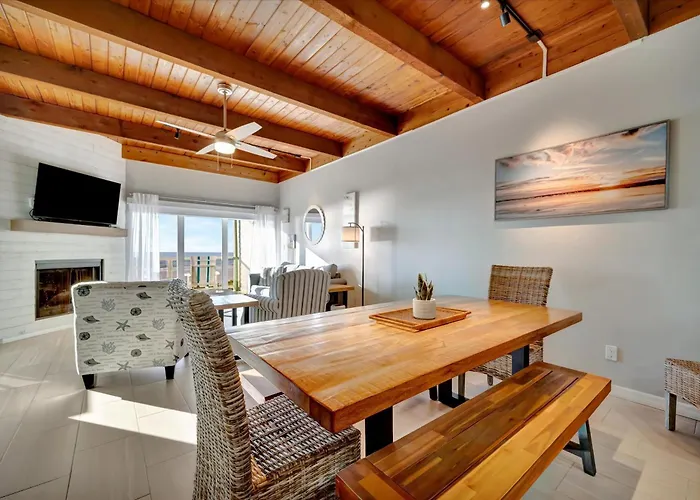 Beachfront & Ocean Views Balcony Sleeps 8 Clearwater Beach