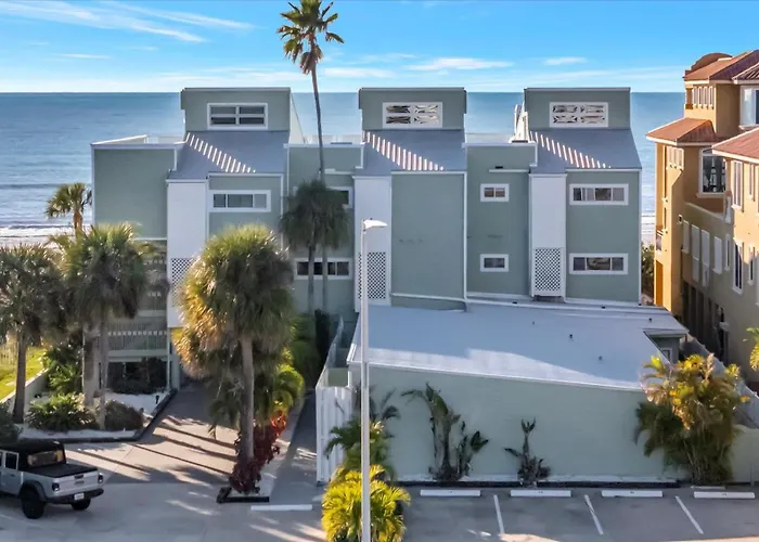Beachfront & Ocean Views Balcony Sleeps 8 * Clearwater Beach
