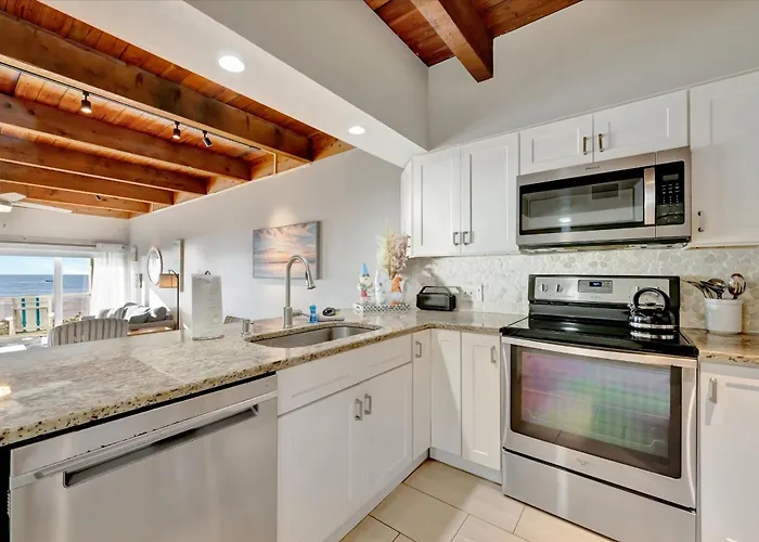 Beachfront & Ocean Views Balcony Sleeps 8 Ferienhaus