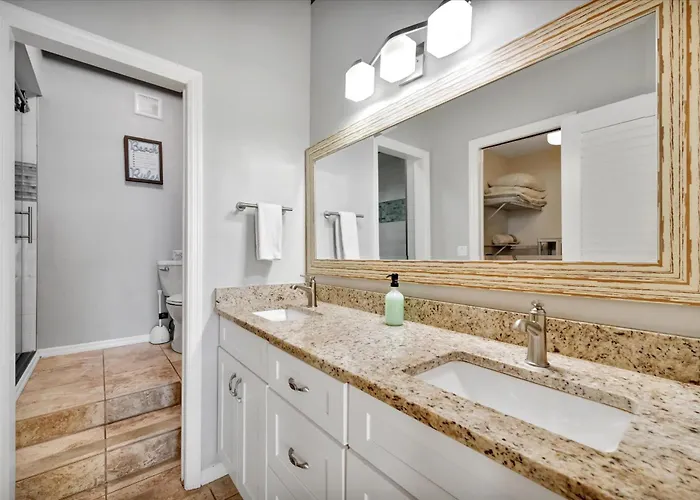 Beachfront & Ocean Views Balcony Sleeps 8 Ferienhaus