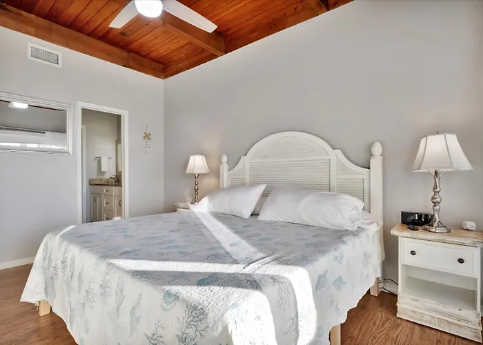 Beachfront & Ocean Views Balcony Sleeps 8