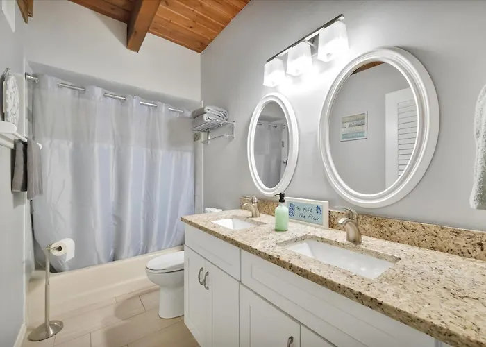 Beachfront & Ocean Views Balcony Sleeps 8 * Clearwater Beach
