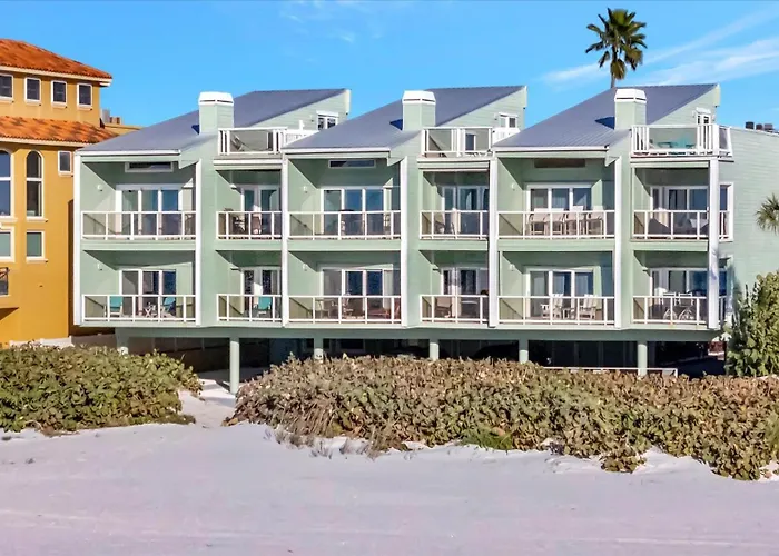 Beachfront & Ocean Views Balcony Sleeps 8 Clearwater Beach